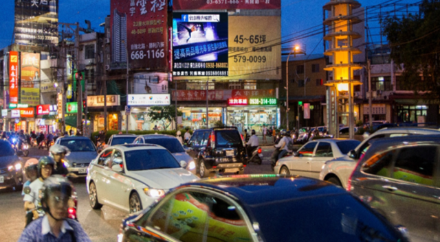 新竹市介壽路/光復路口LED電視牆